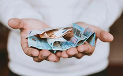 现货黄金下跌，但整体趋势仍然乐观